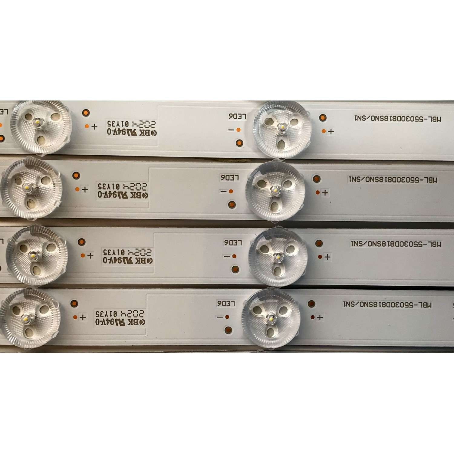 KIT DE LED'S PARA TV SONY (16 PIEZAS) / NUMERO DE PARTE MBL-55030D818SN0 / MBL-55030D818SN0/SN1 / U624U / P55F / CL2T5 / LB5500T V0_05 / 5500T00002 / PANEL YDAF055DNU01 / MODELOXBR-55X950H / XBR55X950H - Imagen 3